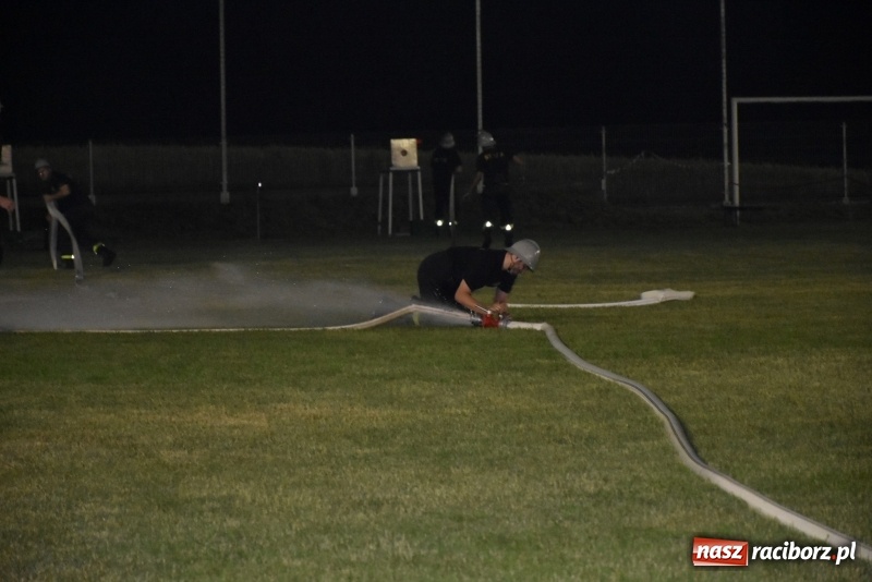 Zdjęcie w galerii na portalu naszraciborz.pl: Nocne strażackie show w Bolesławiu. Ostra rywalizacja i świetna zabawa [FOTO i WIDEO] wiadomości z regionu