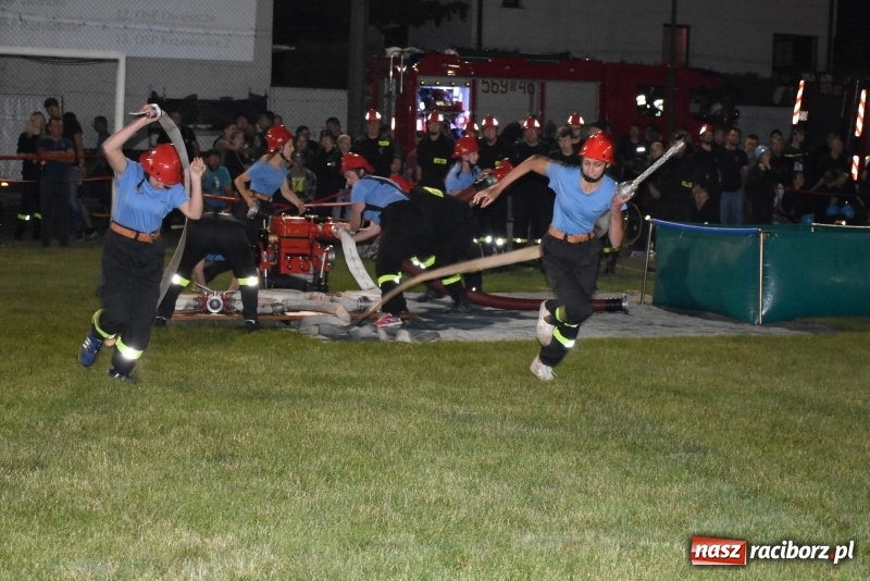 Zdjęcie w galerii na portalu naszraciborz.pl: Nocne strażackie show w Bolesławiu. Ostra rywalizacja i świetna zabawa [FOTO i WIDEO] wiadomości z regionu