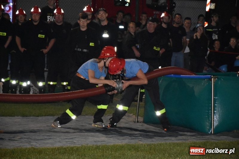 Zdjęcie w galerii na portalu naszraciborz.pl: Nocne strażackie show w Bolesławiu. Ostra rywalizacja i świetna zabawa [FOTO i WIDEO] wiadomości z regionu