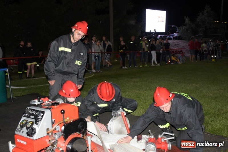 Zdjęcie w galerii na portalu naszraciborz.pl: Nocne strażackie show w Bolesławiu. Ostra rywalizacja i świetna zabawa [FOTO i WIDEO] wiadomości z regionu