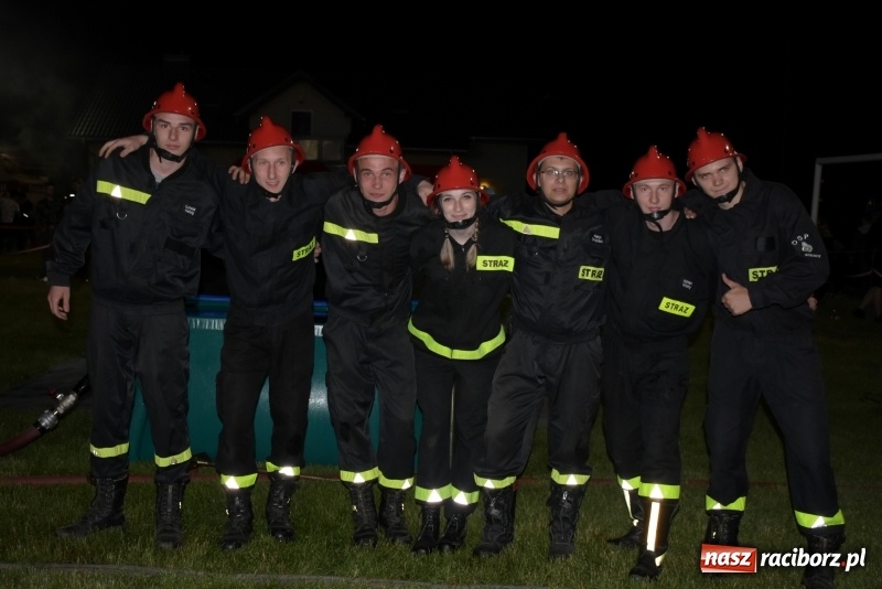 Zdjęcie w galerii na portalu naszraciborz.pl: Nocne strażackie show w Bolesławiu. Ostra rywalizacja i świetna zabawa [FOTO i WIDEO] wiadomości z regionu