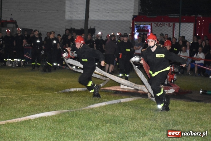 Zdjęcie w galerii na portalu naszraciborz.pl: Nocne strażackie show w Bolesławiu. Ostra rywalizacja i świetna zabawa [FOTO i WIDEO] wiadomości z regionu