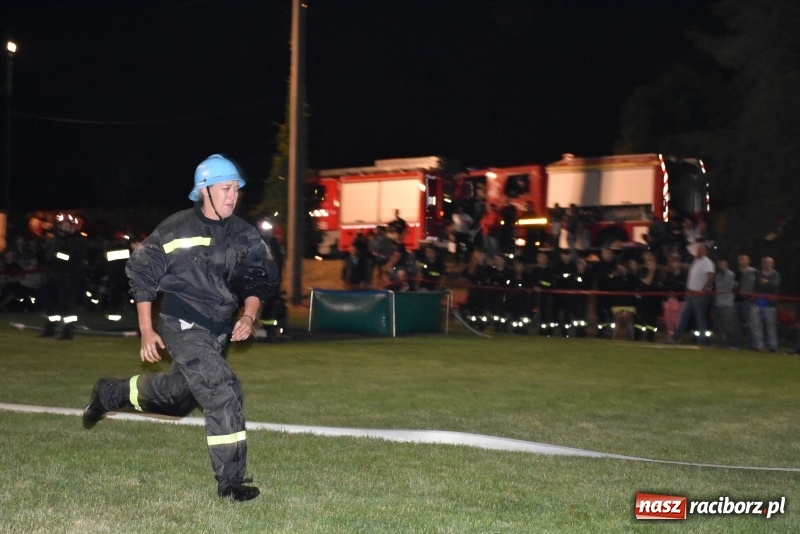 Zdjęcie w galerii na portalu naszraciborz.pl: Nocne strażackie show w Bolesławiu. Ostra rywalizacja i świetna zabawa [FOTO i WIDEO] wiadomości z regionu