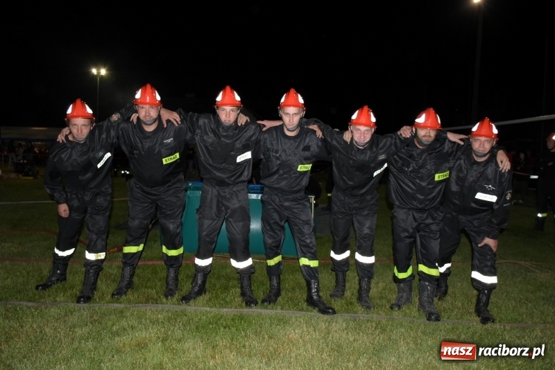 Zdjęcie w galerii na portalu naszraciborz.pl: Nocne strażackie show w Bolesławiu. Ostra rywalizacja i świetna zabawa [FOTO i WIDEO] wiadomości z regionu