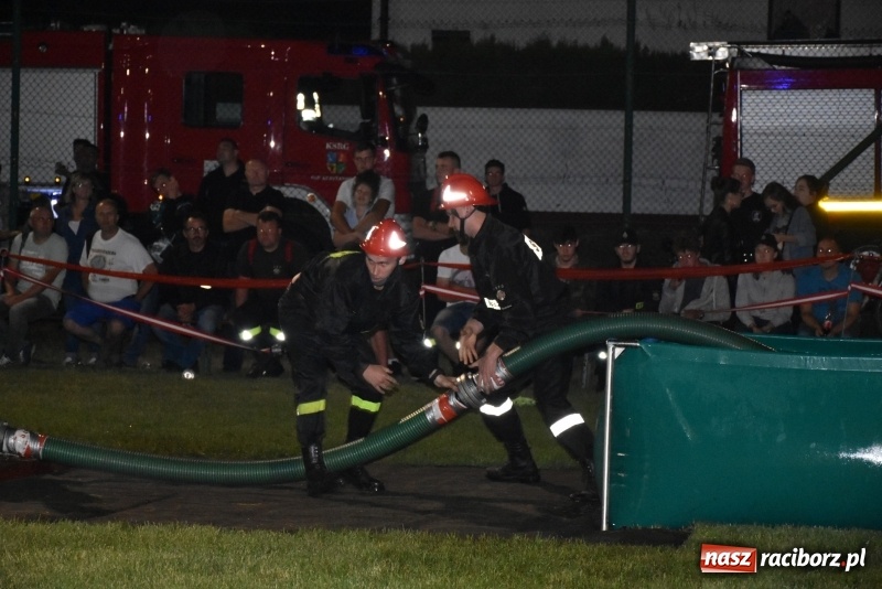 Zdjęcie w galerii na portalu naszraciborz.pl: Nocne strażackie show w Bolesławiu. Ostra rywalizacja i świetna zabawa [FOTO i WIDEO] wiadomości z regionu