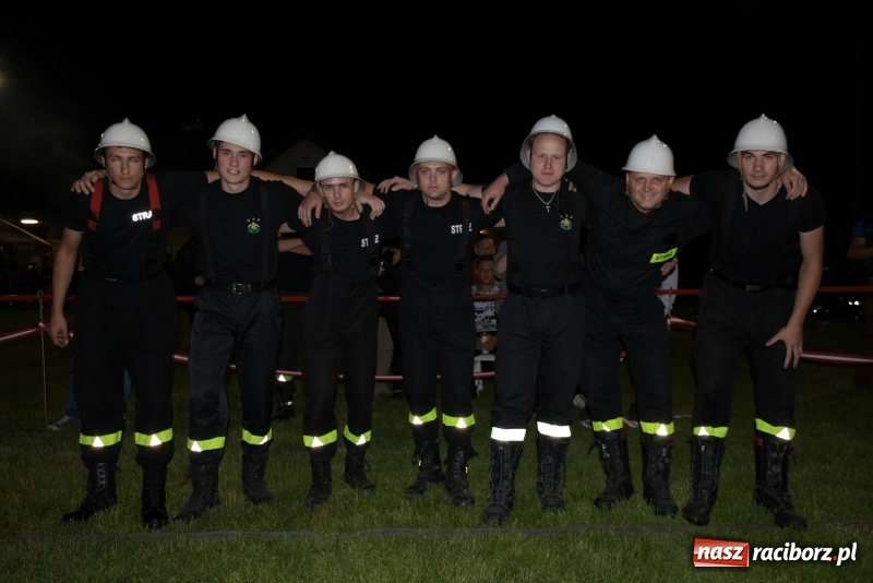 Zdjęcie w galerii na portalu naszraciborz.pl: Nocne strażackie show w Bolesławiu. Ostra rywalizacja i świetna zabawa [FOTO i WIDEO] wiadomości z regionu