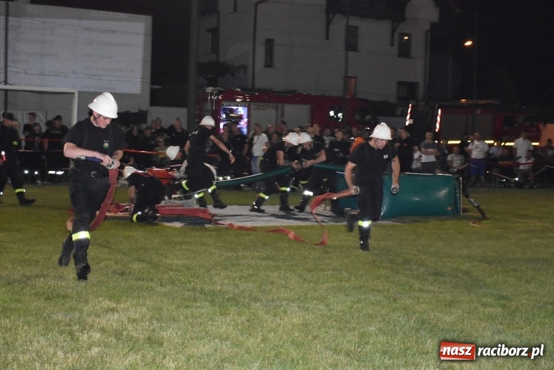 Zdjęcie w galerii na portalu naszraciborz.pl: Nocne strażackie show w Bolesławiu. Ostra rywalizacja i świetna zabawa [FOTO i WIDEO] wiadomości z regionu