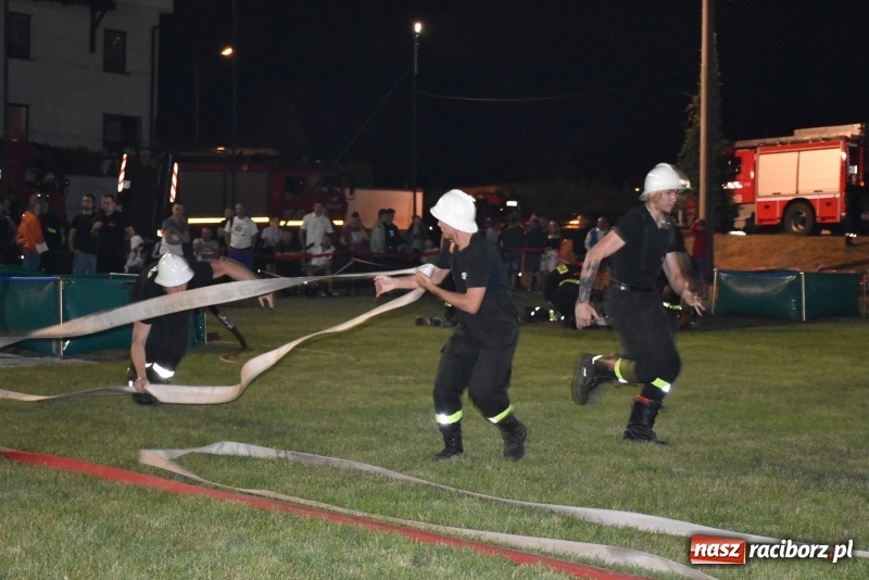 Zdjęcie w galerii na portalu naszraciborz.pl: Nocne strażackie show w Bolesławiu. Ostra rywalizacja i świetna zabawa [FOTO i WIDEO] wiadomości z regionu