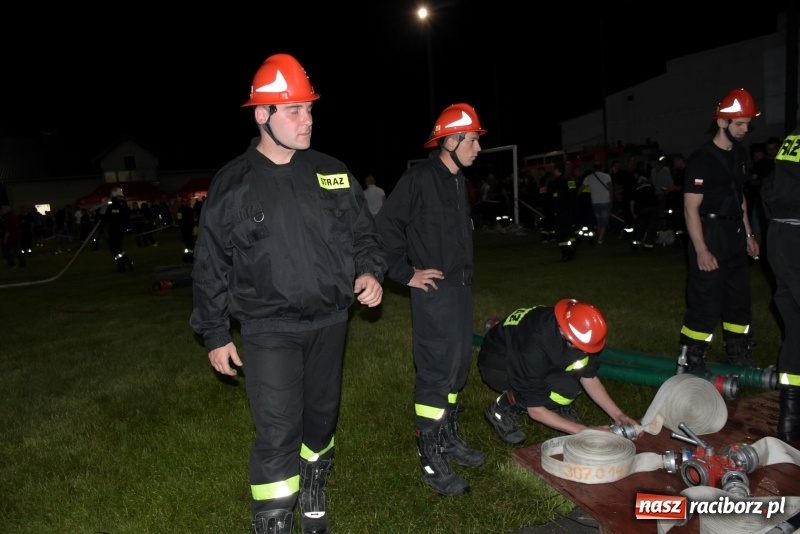 Zdjęcie w galerii na portalu naszraciborz.pl: Nocne strażackie show w Bolesławiu. Ostra rywalizacja i świetna zabawa [FOTO i WIDEO] wiadomości z regionu