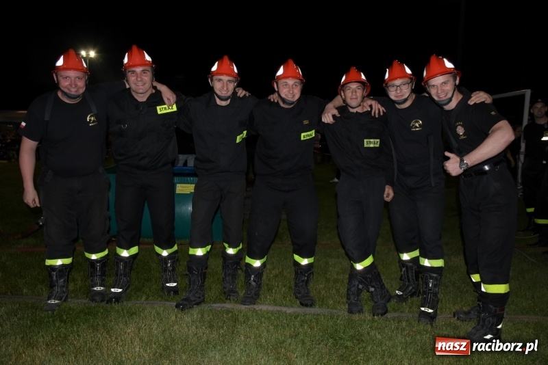 Zdjęcie w galerii na portalu naszraciborz.pl: Nocne strażackie show w Bolesławiu. Ostra rywalizacja i świetna zabawa [FOTO i WIDEO] wiadomości z regionu
