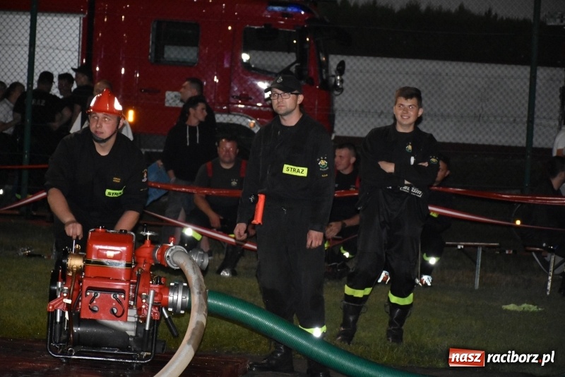 Zdjęcie w galerii na portalu naszraciborz.pl: Nocne strażackie show w Bolesławiu. Ostra rywalizacja i świetna zabawa [FOTO i WIDEO] wiadomości z regionu
