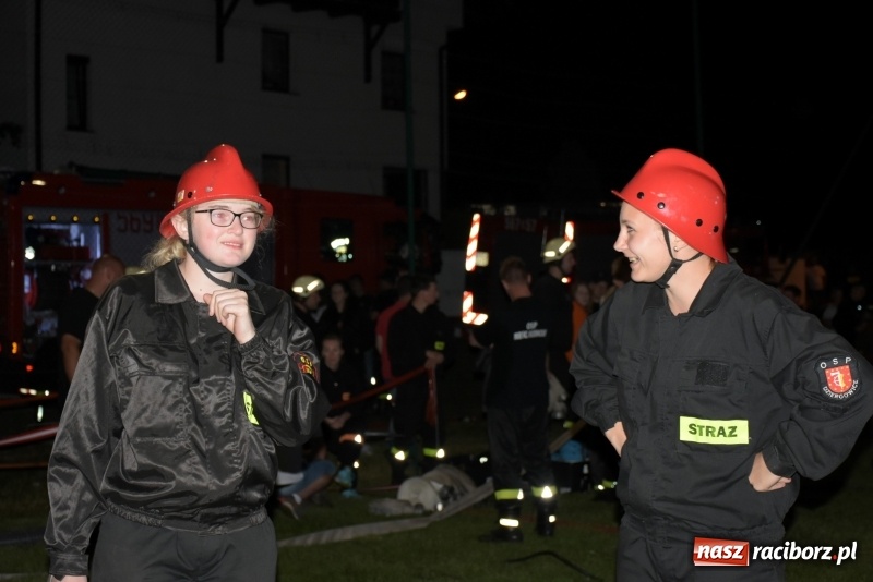 Zdjęcie w galerii na portalu naszraciborz.pl: Nocne strażackie show w Bolesławiu. Ostra rywalizacja i świetna zabawa [FOTO i WIDEO] wiadomości z regionu