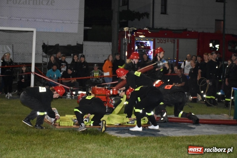 Zdjęcie w galerii na portalu naszraciborz.pl: Nocne strażackie show w Bolesławiu. Ostra rywalizacja i świetna zabawa [FOTO i WIDEO] wiadomości z regionu