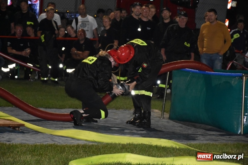 Zdjęcie w galerii na portalu naszraciborz.pl: Nocne strażackie show w Bolesławiu. Ostra rywalizacja i świetna zabawa [FOTO i WIDEO] wiadomości z regionu