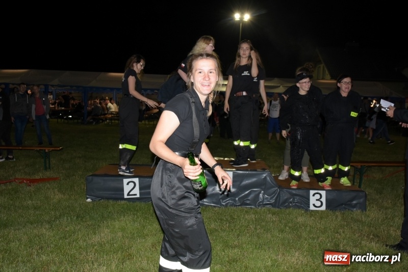 Zdjęcie w galerii na portalu naszraciborz.pl: Nocne strażackie show w Bolesławiu. Ostra rywalizacja i świetna zabawa [FOTO i WIDEO] wiadomości z regionu