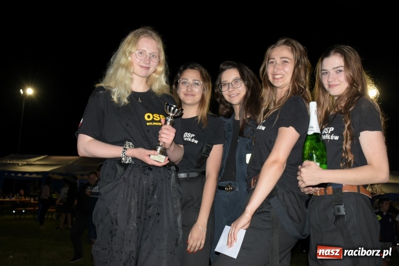 Zdjęcie w galerii na portalu naszraciborz.pl: Nocne strażackie show w Bolesławiu. Ostra rywalizacja i świetna zabawa [FOTO i WIDEO] wiadomości z regionu