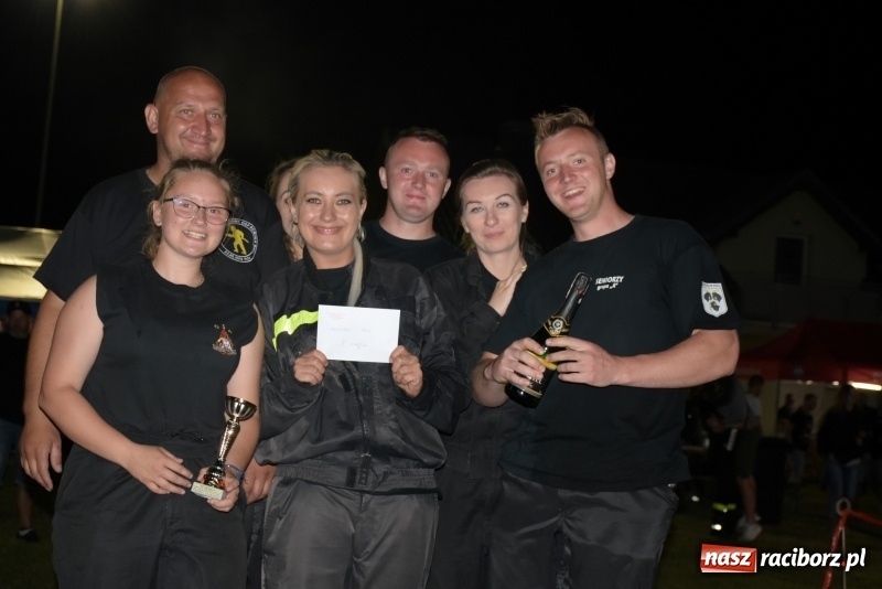 Zdjęcie w galerii na portalu naszraciborz.pl: Nocne strażackie show w Bolesławiu. Ostra rywalizacja i świetna zabawa [FOTO i WIDEO] wiadomości z regionu
