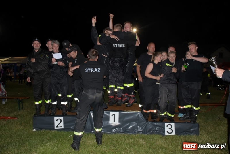 Zdjęcie w galerii na portalu naszraciborz.pl: Nocne strażackie show w Bolesławiu. Ostra rywalizacja i świetna zabawa [FOTO i WIDEO] wiadomości z regionu