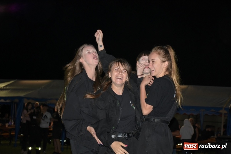 Zdjęcie w galerii na portalu naszraciborz.pl: Nocne strażackie show w Bolesławiu. Ostra rywalizacja i świetna zabawa [FOTO i WIDEO] wiadomości z regionu