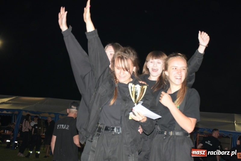 Zdjęcie w galerii na portalu naszraciborz.pl: Nocne strażackie show w Bolesławiu. Ostra rywalizacja i świetna zabawa [FOTO i WIDEO] wiadomości z regionu