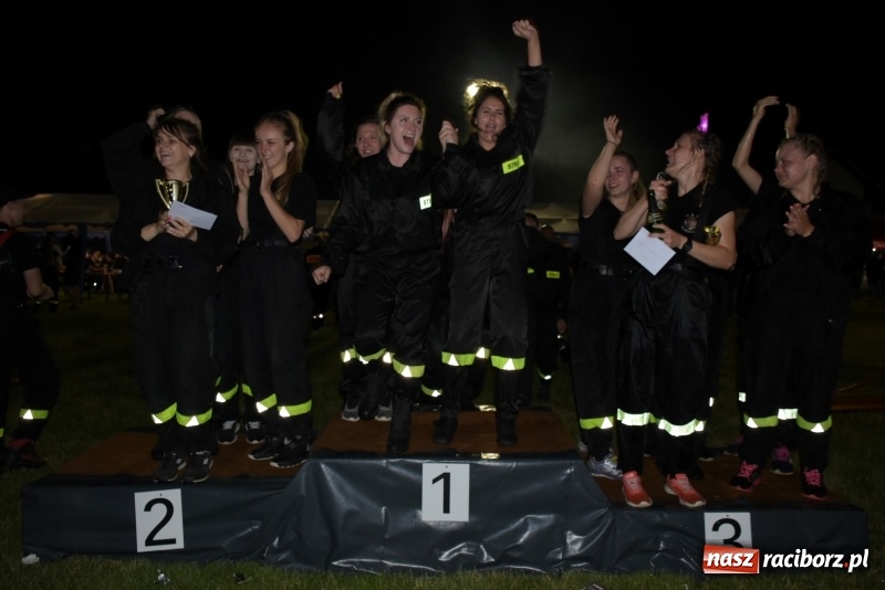Zdjęcie w galerii na portalu naszraciborz.pl: Nocne strażackie show w Bolesławiu. Ostra rywalizacja i świetna zabawa [FOTO i WIDEO] wiadomości z regionu