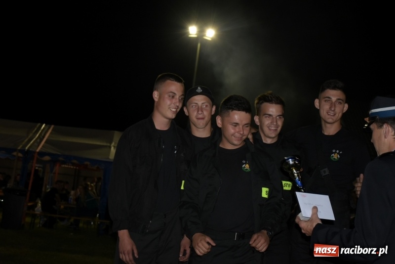 Zdjęcie w galerii na portalu naszraciborz.pl: Nocne strażackie show w Bolesławiu. Ostra rywalizacja i świetna zabawa [FOTO i WIDEO] wiadomości z regionu
