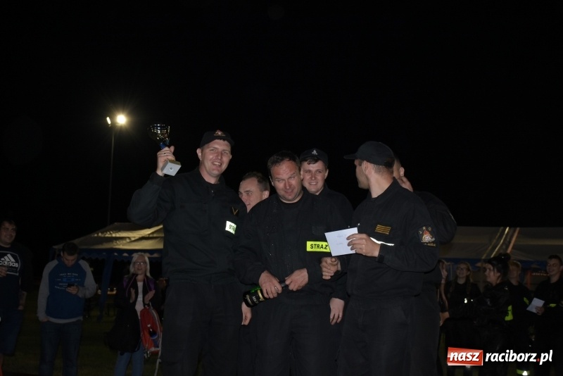 Zdjęcie w galerii na portalu naszraciborz.pl: Nocne strażackie show w Bolesławiu. Ostra rywalizacja i świetna zabawa [FOTO i WIDEO] wiadomości z regionu