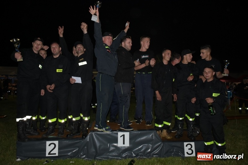 Zdjęcie w galerii na portalu naszraciborz.pl: Nocne strażackie show w Bolesławiu. Ostra rywalizacja i świetna zabawa [FOTO i WIDEO] wiadomości z regionu