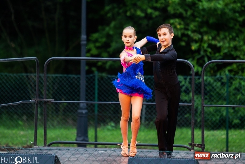 Zdjęcie w galerii na portalu naszraciborz.pl: Wianki i piosenki o miłości, czyli Noc Świętojańska w Kornicach wiadomości z regionu