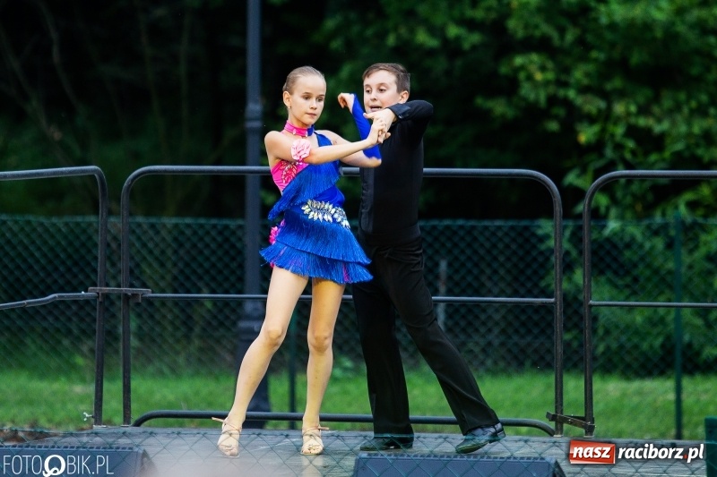 Zdjęcie w galerii na portalu naszraciborz.pl: Wianki i piosenki o miłości, czyli Noc Świętojańska w Kornicach wiadomości z regionu