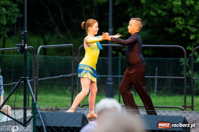 Zdjęcie w galerii na portalu naszraciborz.pl: Wianki i piosenki o miłości, czyli Noc Świętojańska w Kornicach wiadomości z regionu