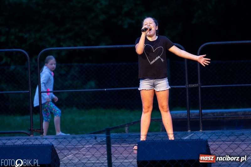 Zdjęcie w galerii na portalu naszraciborz.pl: Wianki i piosenki o miłości, czyli Noc Świętojańska w Kornicach wiadomości z regionu