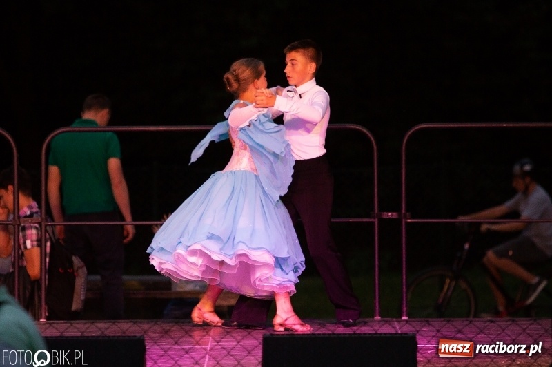 Zdjęcie w galerii na portalu naszraciborz.pl: Wianki i piosenki o miłości, czyli Noc Świętojańska w Kornicach wiadomości z regionu