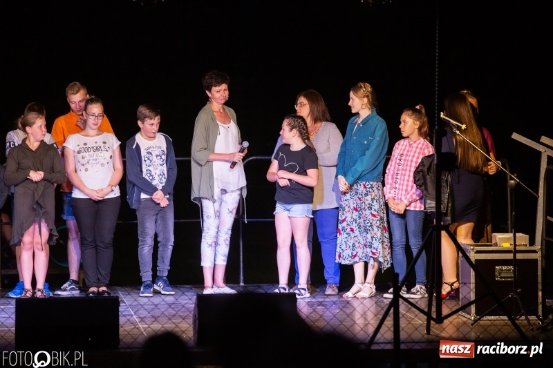 Zdjęcie w galerii na portalu naszraciborz.pl: Wianki i piosenki o miłości, czyli Noc Świętojańska w Kornicach wiadomości z regionu