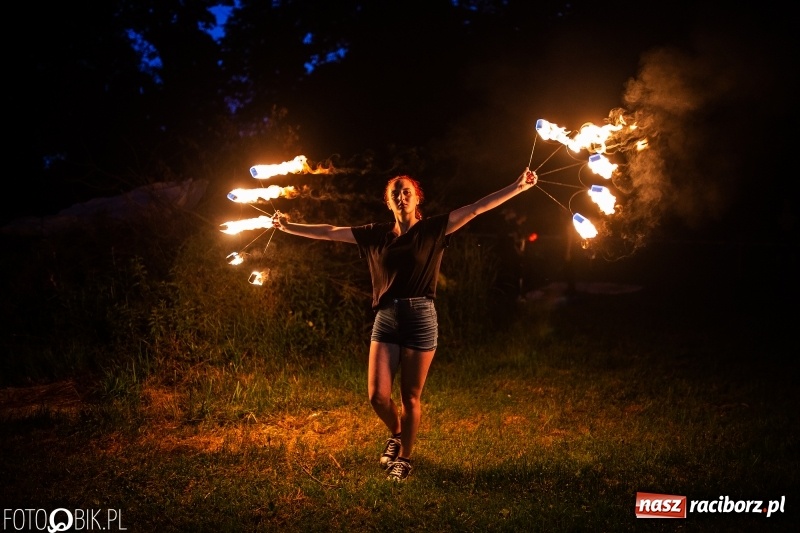 Zdjęcie w galerii na portalu naszraciborz.pl: Wianki i piosenki o miłości, czyli Noc Świętojańska w Kornicach wiadomości z regionu