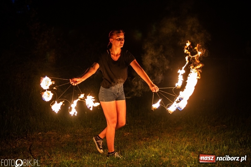 Zdjęcie w galerii na portalu naszraciborz.pl: Wianki i piosenki o miłości, czyli Noc Świętojańska w Kornicach wiadomości z regionu