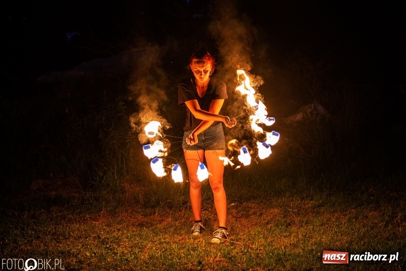 Zdjęcie w galerii na portalu naszraciborz.pl: Wianki i piosenki o miłości, czyli Noc Świętojańska w Kornicach wiadomości z regionu
