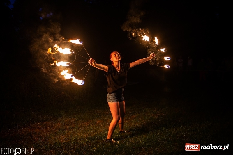Zdjęcie w galerii na portalu naszraciborz.pl: Wianki i piosenki o miłości, czyli Noc Świętojańska w Kornicach wiadomości z regionu