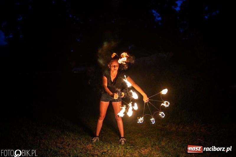Zdjęcie w galerii na portalu naszraciborz.pl: Wianki i piosenki o miłości, czyli Noc Świętojańska w Kornicach wiadomości z regionu