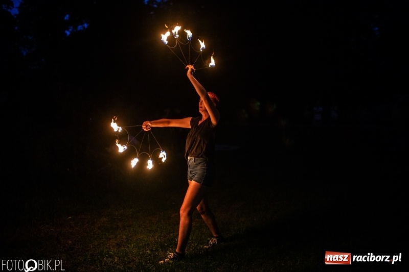 Zdjęcie w galerii na portalu naszraciborz.pl: Wianki i piosenki o miłości, czyli Noc Świętojańska w Kornicach wiadomości z regionu