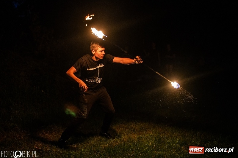Zdjęcie w galerii na portalu naszraciborz.pl: Wianki i piosenki o miłości, czyli Noc Świętojańska w Kornicach wiadomości z regionu