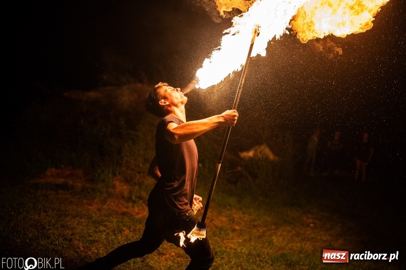 Zdjęcie w galerii na portalu naszraciborz.pl: Wianki i piosenki o miłości, czyli Noc Świętojańska w Kornicach wiadomości z regionu