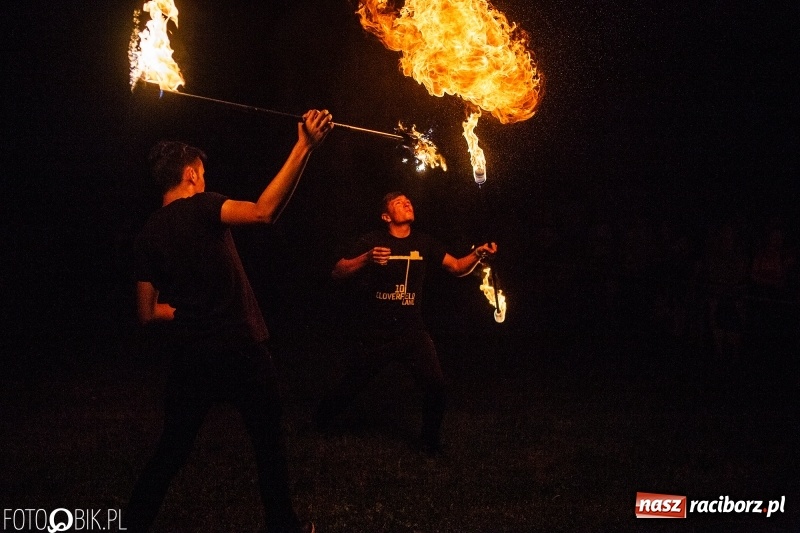 Zdjęcie w galerii na portalu naszraciborz.pl: Wianki i piosenki o miłości, czyli Noc Świętojańska w Kornicach wiadomości z regionu