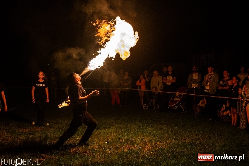Zdjęcie w galerii na portalu naszraciborz.pl: Wianki i piosenki o miłości, czyli Noc Świętojańska w Kornicach wiadomości z regionu