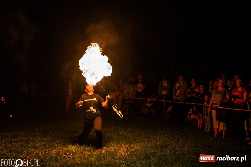 Zdjęcie w galerii na portalu naszraciborz.pl: Wianki i piosenki o miłości, czyli Noc Świętojańska w Kornicach wiadomości z regionu