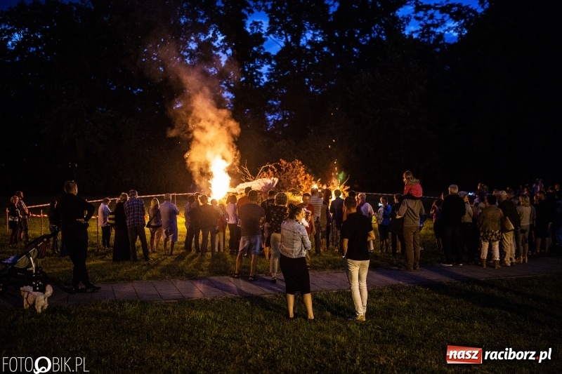 Zdjęcie w galerii na portalu naszraciborz.pl: Wianki i piosenki o miłości, czyli Noc Świętojańska w Kornicach wiadomości z regionu