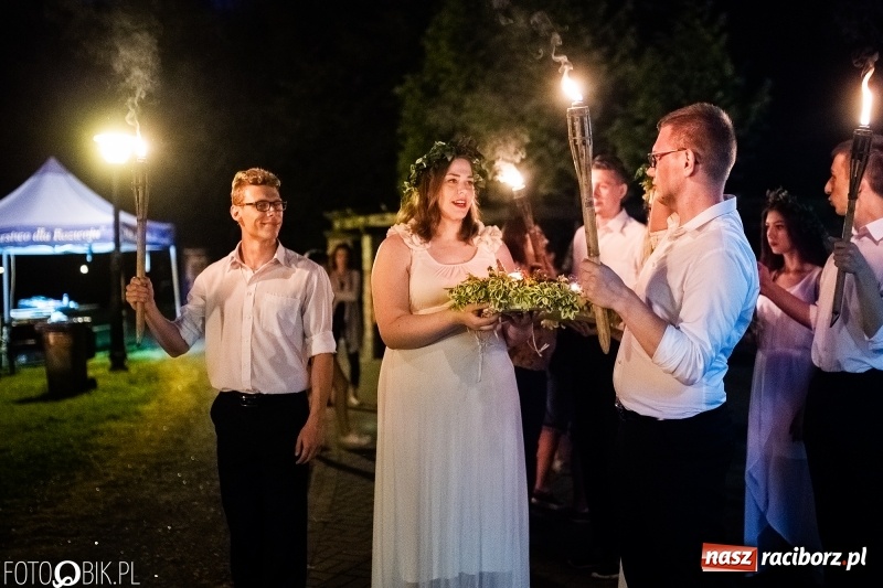 Zdjęcie w galerii na portalu naszraciborz.pl: Wianki i piosenki o miłości, czyli Noc Świętojańska w Kornicach wiadomości z regionu