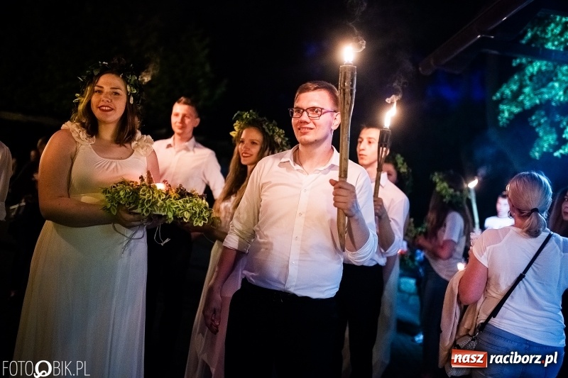 Zdjęcie w galerii na portalu naszraciborz.pl: Wianki i piosenki o miłości, czyli Noc Świętojańska w Kornicach wiadomości z regionu
