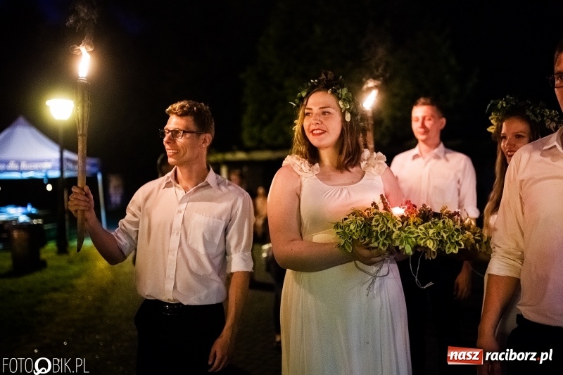 Zdjęcie w galerii na portalu naszraciborz.pl: Wianki i piosenki o miłości, czyli Noc Świętojańska w Kornicach wiadomości z regionu