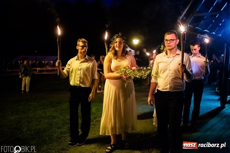 Zdjęcie w galerii na portalu naszraciborz.pl: Wianki i piosenki o miłości, czyli Noc Świętojańska w Kornicach wiadomości z regionu